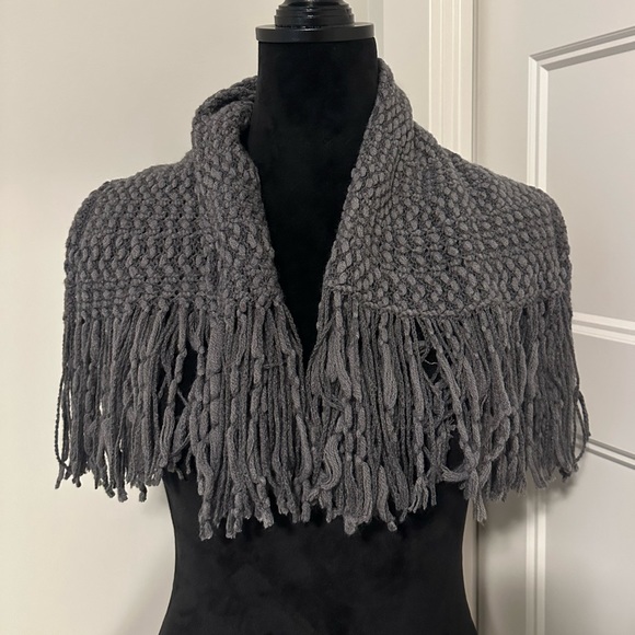Grey scarf - Picture 2 of 2